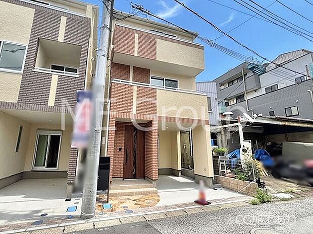 洗練された外観、上質な住空間が広がる室内は永く安心して過ごせる住居です。