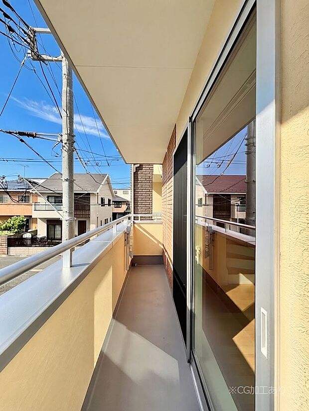 暖かな陽光が降り注ぐバルコニーはお洗濯におすすめ。爽やかな風も心地よいです。