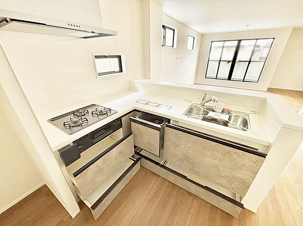 使いやすさを優先したスライド式収納タイプ!