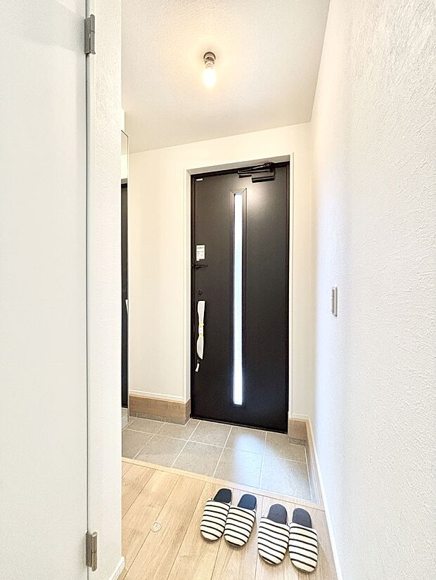 明るい玄関はお客様をお出迎えするのにぴったりです!