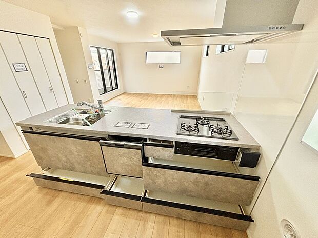 使いやすさを優先したスライド式収納タイプ！