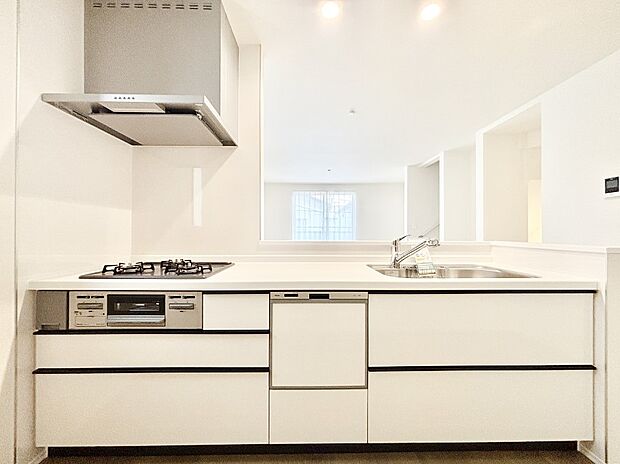 リビングで遊ぶお子様を見守りながらお料理ができる対面キッチン