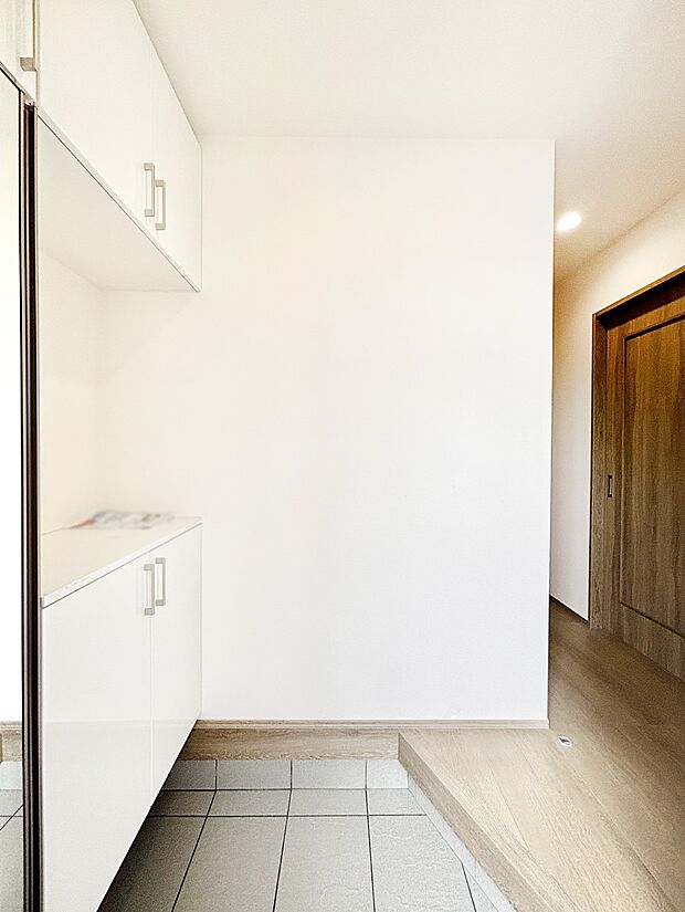 家族の帰宅やお客様をあたたかく迎える玄関