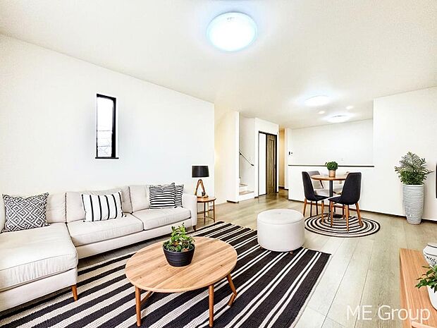 開放感を感じながら家族団らんが楽しめる2階リビング ※家具はCGです