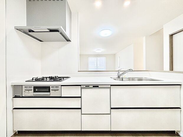 リビングで遊ぶお子様を見守りながらお料理ができる対面キッチン