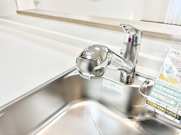 いつでも清潔なおいしいお水を。一つの水栓で水道水と浄水を使い分け。