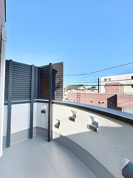 内装「無料オンライン相談」受付中！ゆったりバルコニーだから沢山お洗濯ものを干せます。