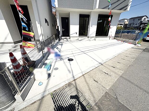 カースペースは2台駐車可。セカンドカーや来客時に便利です！
