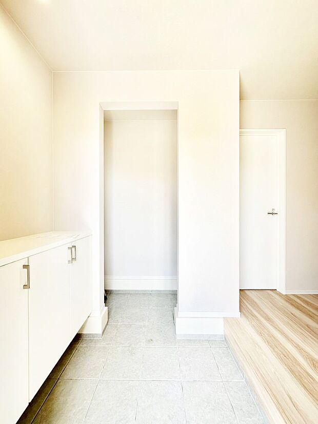 散らかりがちな玄関もスッキリの玄関収納付