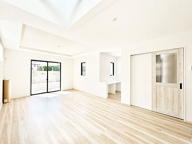 お子様の宿題やパソコンなどのデスクワークにも便利なスタディカウンター付のLDK