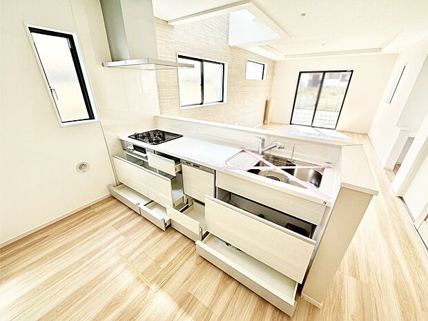 使いやすさを優先したスライド式収納タイプ!