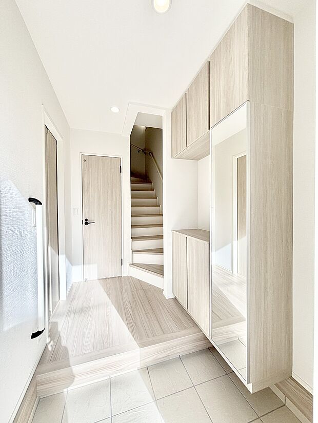 家族の帰宅やお客様をあたたかく迎える玄関