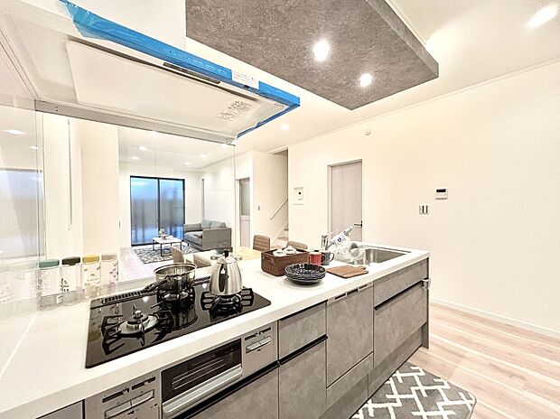 料理をしながらでもご家族との会話を楽しめる対面キッチン