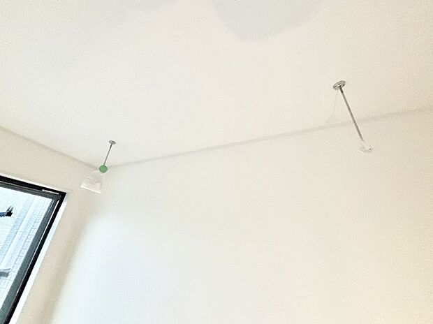 室内物干しポール。梅雨や花粉の時期に大活躍します。  