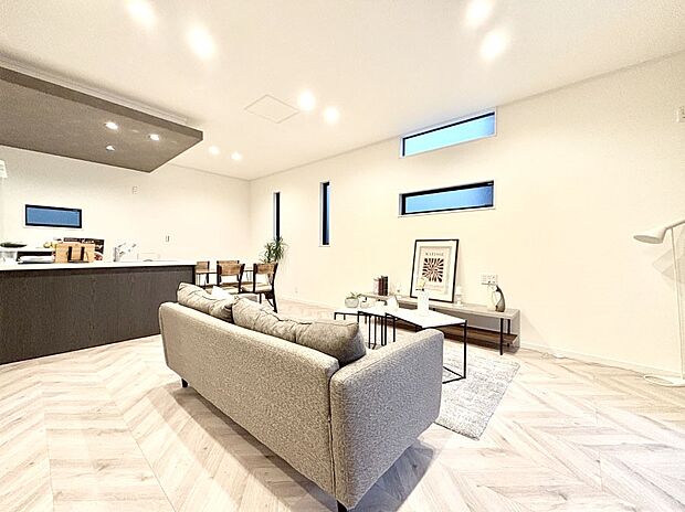 落ち着いた雰囲気のLDKは家族みんなの快適空間