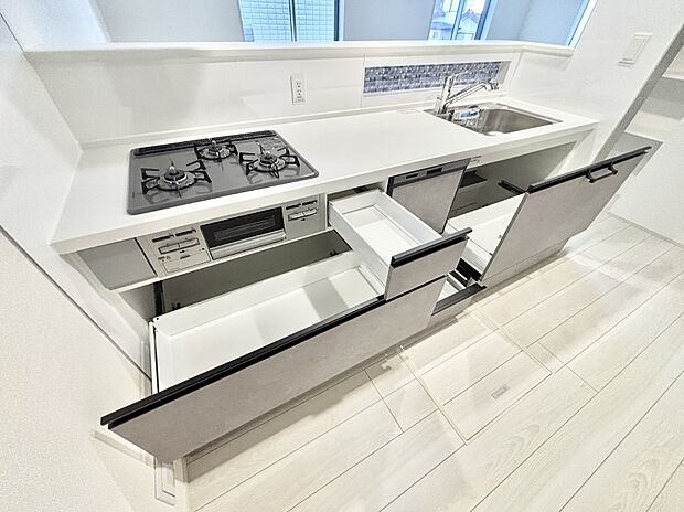 使いやすさを優先したスライド式収納タイプ！