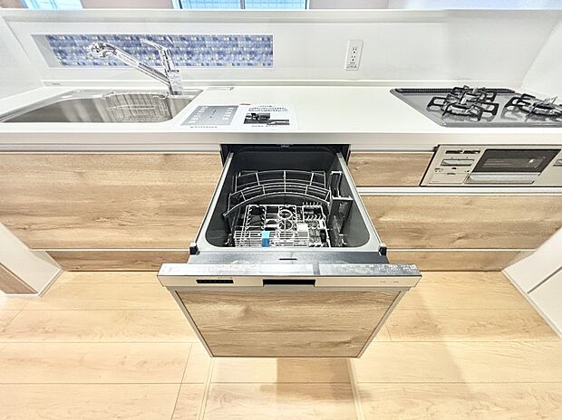 面倒なお片づけは食洗機にお任せ！家事の負担が減って、時間にも気持ちにもゆとりができます。