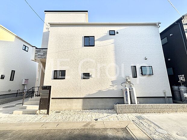 たっぷりの陽光と開放感に包まれる明るい住まい  