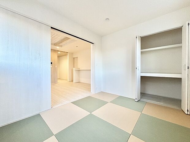 リビング隣接の和室は毎日の暮らしに癒しと安らぎをもたらしてくれます  