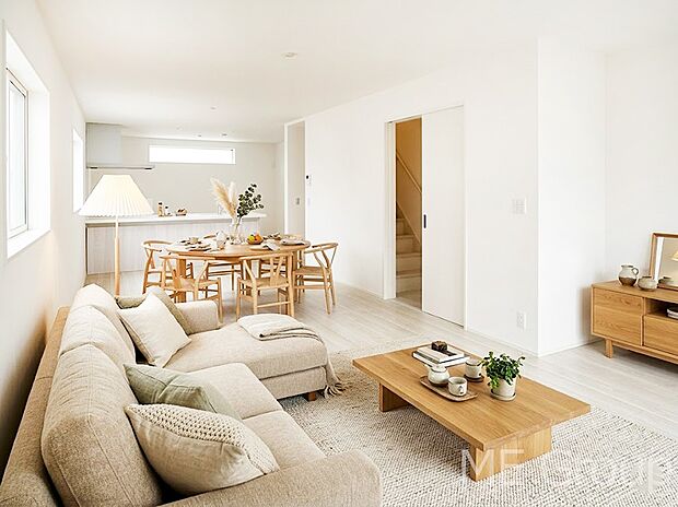 対面キッチン&リビングイン階段を採用した家族の絆深まるLDK ※家具はCGです