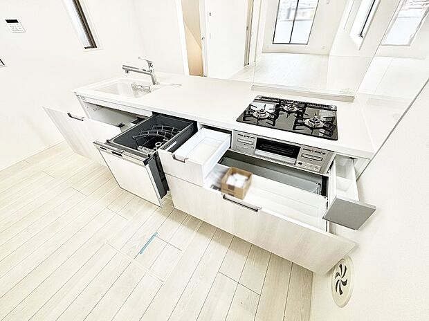 使いやすさを優先したスライド式収納タイプ!