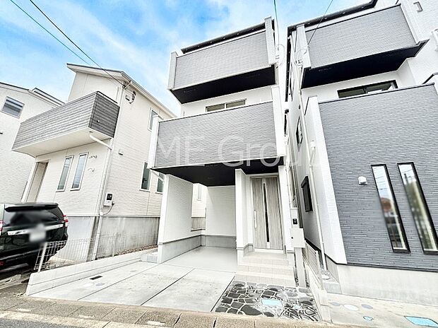 シンプルで落ち着きのある建物は住むかたの個性でオリジナルなものになっていきます。