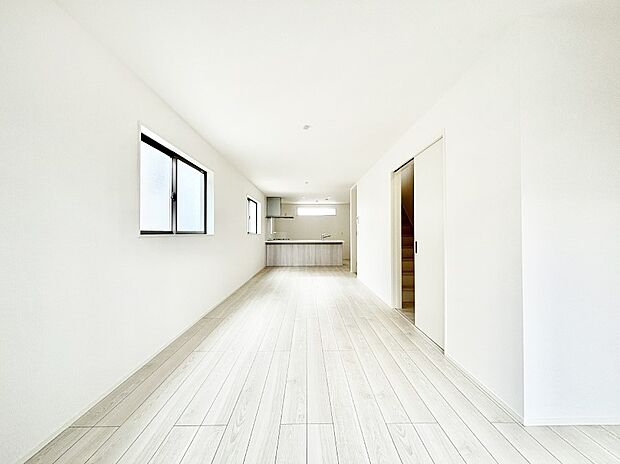 家族の笑顔が自然と生まれてくる、そんな雰囲気のダイニングに仕上がっています。