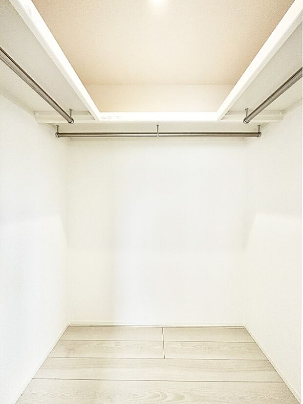 ウォークインクローゼット付きで生活空間を広く利用できます。