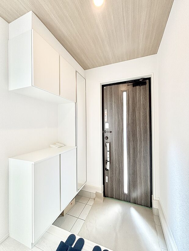 飾り棚を利用して、お越しいただくお客様をおもてなしできます。