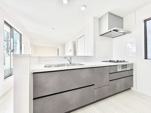 ゆとりあるキッチンではご家族と楽しくお料理ができます。