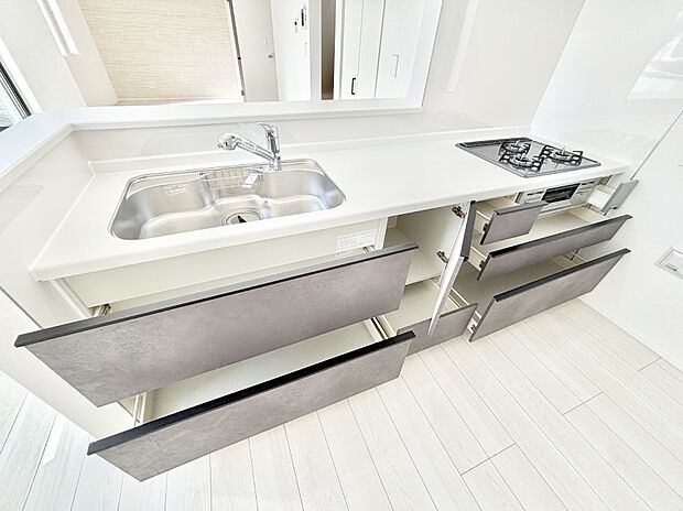 使いやすさを優先したスライド式収納タイプ！