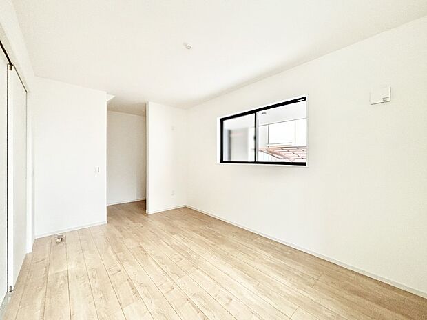 ウォークインクローゼットがあるお部屋!季節ごとの入れ替えも不要で便利です。