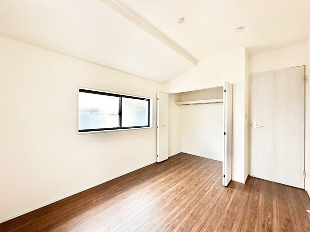 使いやすい形でベットや家具の置き方にも困ることもありません。   