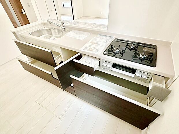 使いやすさを優先したスライド式収納タイプ！