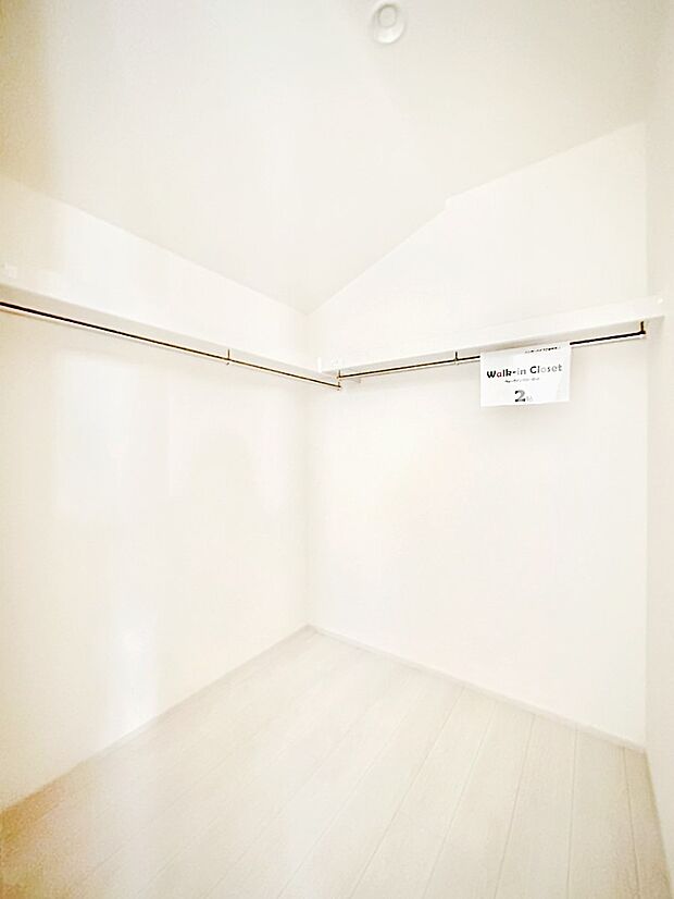 ウォークインクローゼットの活用で生活空間スッキリ　