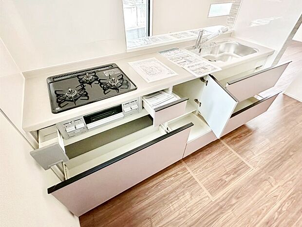 使いやすさを優先したスライド式収納タイプ!