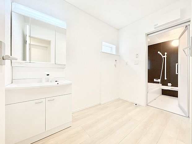 広々とゆとりのあるランドリースペース　