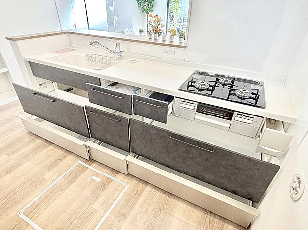 使いやすさを優先したスライド式収納タイプ!