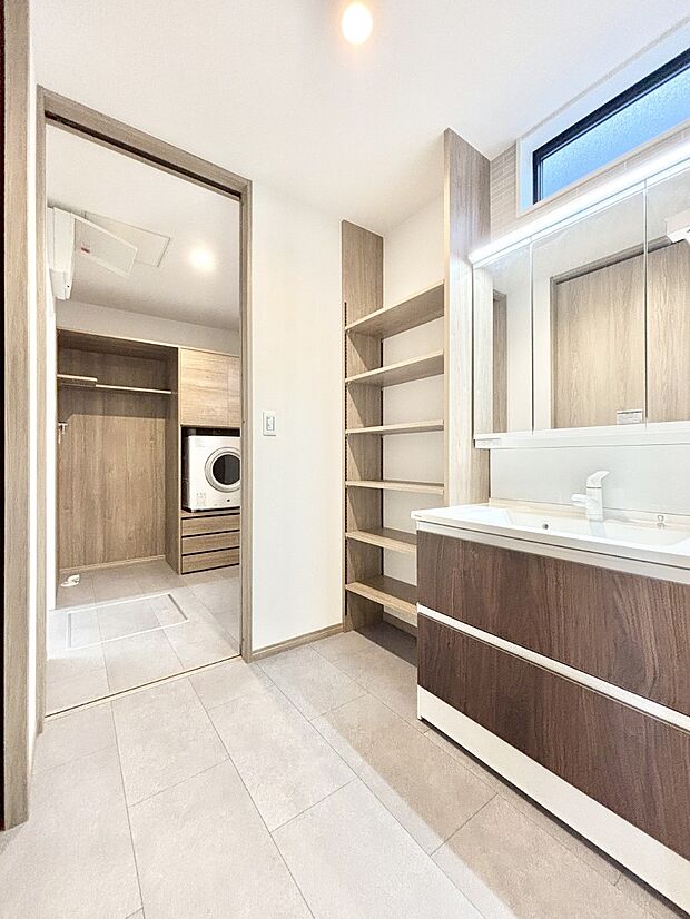 明るい洗面所は毎朝の身支度も楽しくできちゃいそうです。