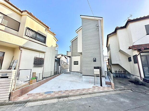 洗練された外観、上質な住空間が広がる室内は永く安心して過ごせる住居です。