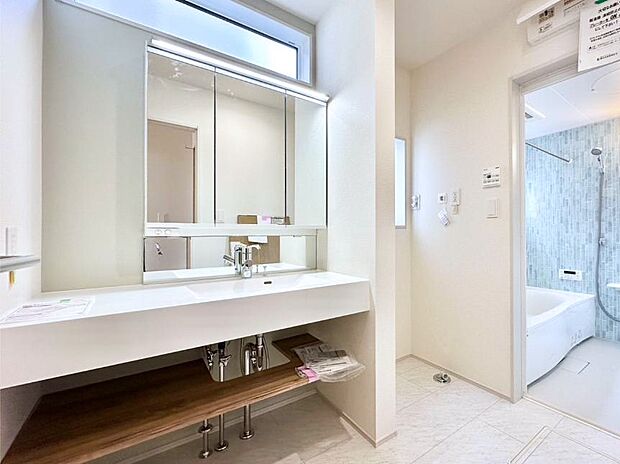 広々とゆとりのあるランドリースペース。