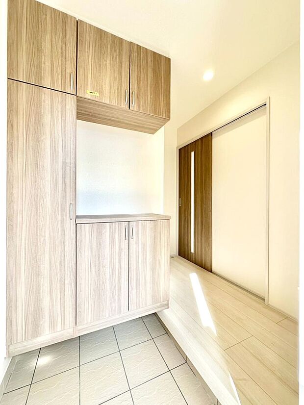 家族の帰宅やお客様をあたたかく迎える玄関  