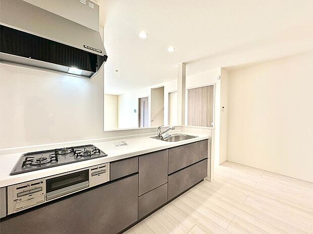 料理をしながらでもご家族との会話を楽しめる対面キッチン