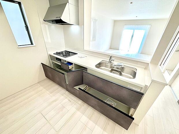 使いやすさを優先したスライド式収納タイプ！