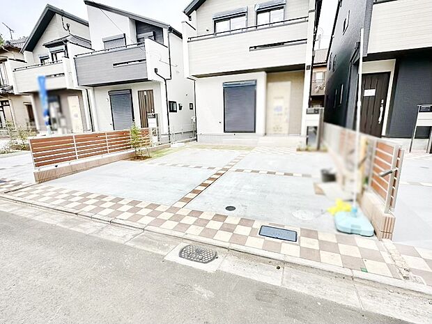 目の前が駐車場だと雨の日も大量にお買い物をした時も便利ですね