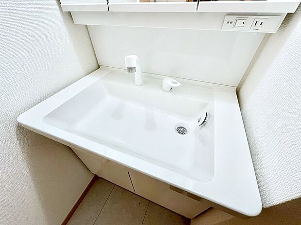 ハンドシャワー付き!使いやすい洗面台。