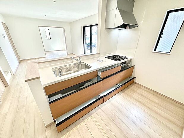 使いやすさを優先したスライド式収納タイプ！