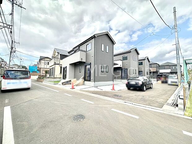 前面道路はきちんと整備されています  