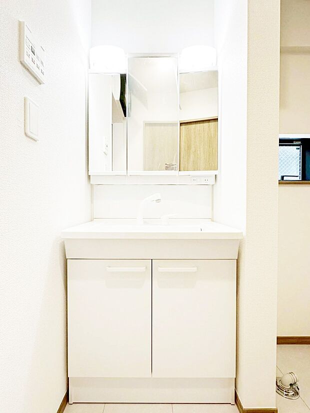 収納力と機能性に優れた洗面化粧台