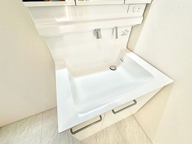 ハンドシャワー付き!使いやすい洗面台。
